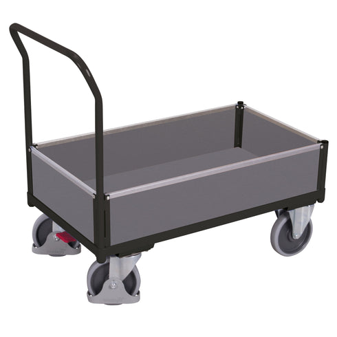 Kastenwagen mit Holz
