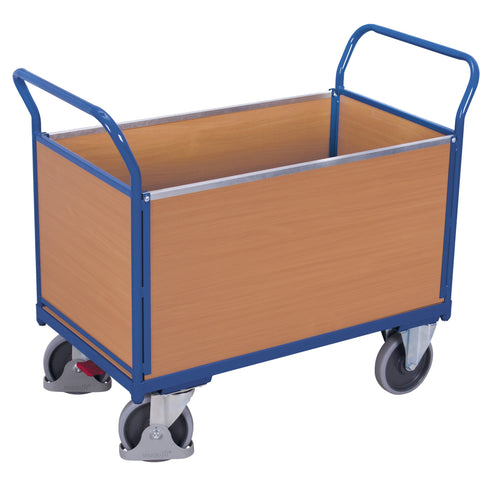 Vierwandwagen mit Holz